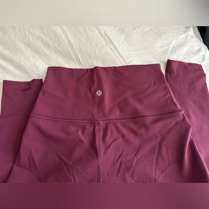 Lululemon wunder under high rise full on lux. 28”. Magenta. Size 8.